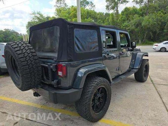 2017 Jeep Wrangler Unlimited Sahara - miniatura 3