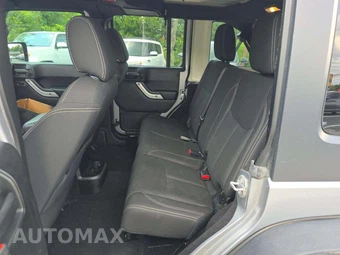 2017 Jeep Wrangler Unlimited Sahara - miniatura 10