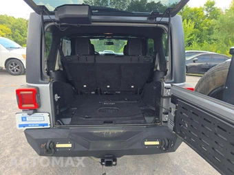 2017 Jeep Wrangler Unlimited Sahara - miniatura 11