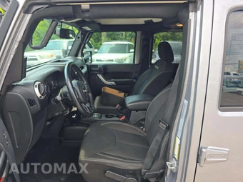 2017 Jeep Wrangler Unlimited Sahara - miniatura 3