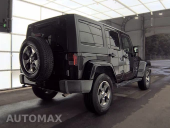 2017 Jeep Wrangler Unlimited Sahara - miniatura 4