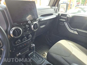 2017 Jeep Wrangler Unlimited Sahara - miniatura 10