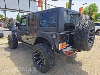2017 Jeep Wrangler Unlimited Sahara - miniatura 2