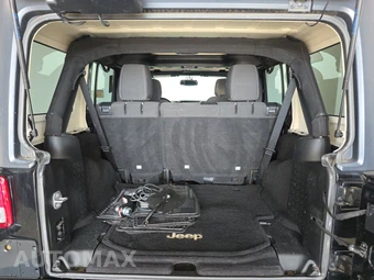 2017 Jeep Wrangler Unlimited Sahara - miniatura 16