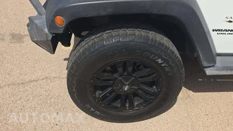 2017 Jeep Wrangler Unlimited Sahara - miniatura 21