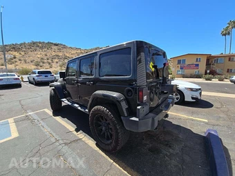 2017 Jeep Wrangler Unlimited Sahara - miniatura 2