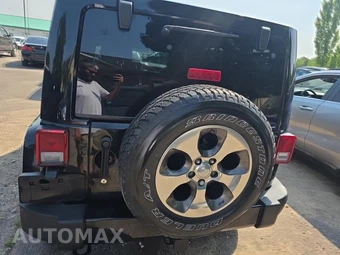 2017 Jeep Wrangler Unlimited Sahara - miniatura 5