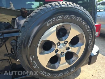 2017 Jeep Wrangler Unlimited Sahara - miniatura 7