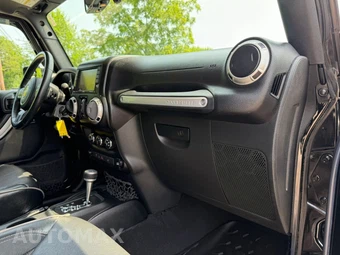 2017 Jeep Wrangler Unlimited Sahara - miniatura 12