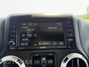 2017 Jeep Wrangler Unlimited Sahara - miniatura 23