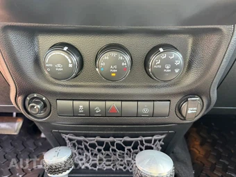 2017 Jeep Wrangler Unlimited Sahara - miniatura 25