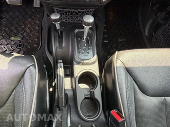 2017 Jeep Wrangler Unlimited Sahara - miniatura 26