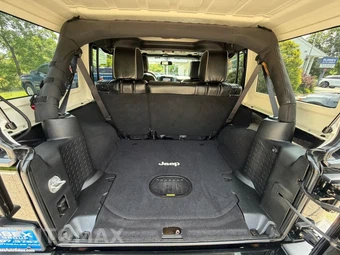 2017 Jeep Wrangler Unlimited Sahara - miniatura 30