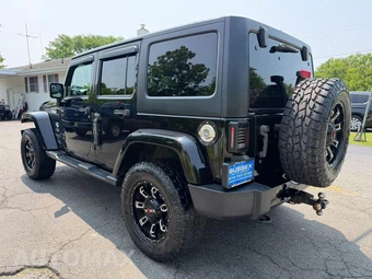2017 Jeep Wrangler Unlimited Sahara - miniatura 4