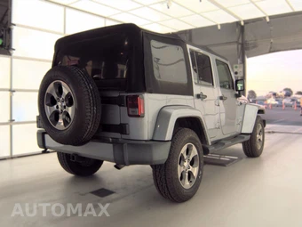 2017 Jeep Wrangler Unlimited Sahara - miniatura 4