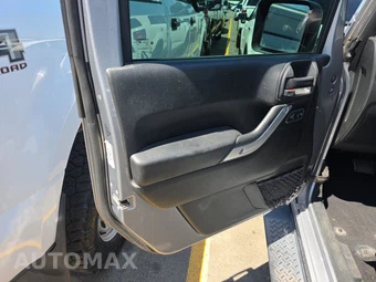 2017 Jeep Wrangler Unlimited Sahara - miniatura 9