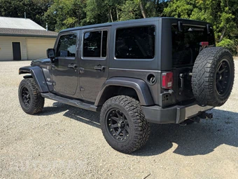 2017 Jeep Wrangler Unlimited Sahara - miniatura 3