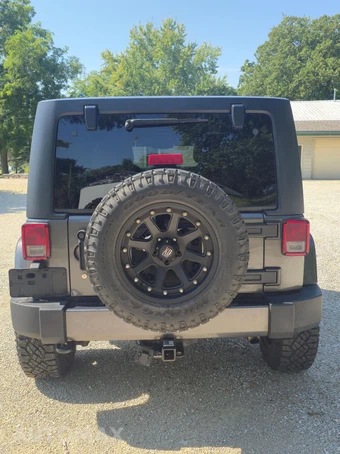 2017 Jeep Wrangler Unlimited Sahara - miniatura 4