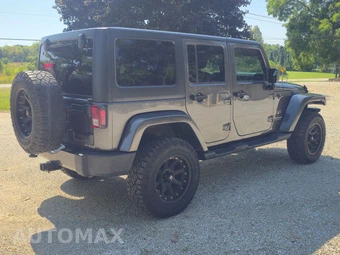 2017 Jeep Wrangler Unlimited Sahara - miniatura 5