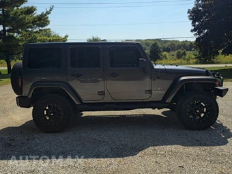 2017 Jeep Wrangler Unlimited Sahara - miniatura 6