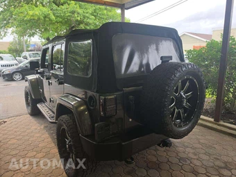 2017 Jeep Wrangler Unlimited Sahara - miniatura 2