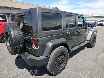 2017 Jeep Wrangler Unlimited Smoky Mountain Edition - miniatura 3