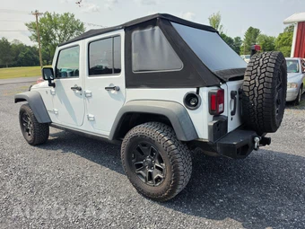 2017 Jeep Wrangler Unlimited Willys Wheeler Edition - miniatura 4