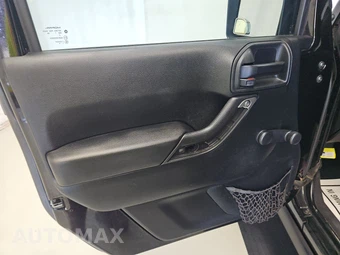 2017 Jeep Wrangler Unlimited Willys Wheeler Edition - miniatura 9