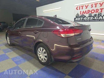 2017 Kia Forte LX Sedan – miniatura 2