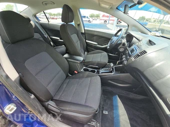 2017 Kia Forte LX Sedan – miniatura 8