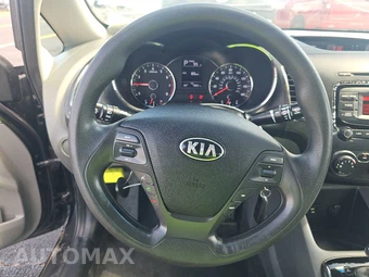 2017 Kia Forte LX Sedan – miniatura 10