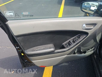 2017 Kia Forte LX Sedan – miniatura 9