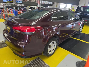 2017 Kia Forte LX Sedan – miniatura 4