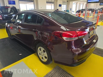 2017 Kia Forte LX Sedan – miniatura 6