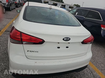 2017 Kia Forte LX Sedan – miniatura 5