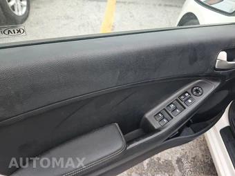 2017 Kia Forte LX Sedan – miniatura 9