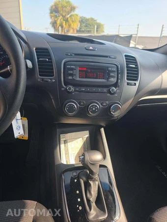 2017 Kia Forte LX Sedan – miniatura 10