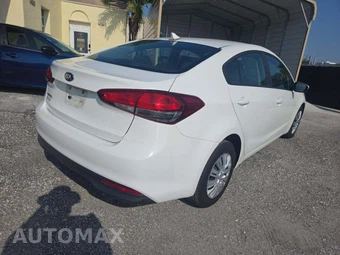 2017 Kia Forte LX Sedan – miniatura 3