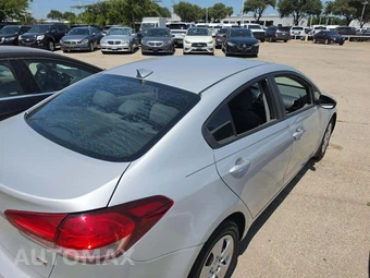 2017 Kia Forte LX Sedan - miniatura 3