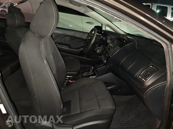2017 Kia Forte LX Sedan – miniatura 8
