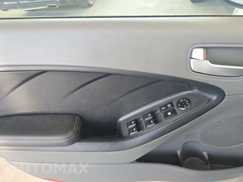 2017 Kia Forte LX Sedan – miniatura 9