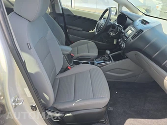 2017 Kia Forte LX Sedan – miniatura 8
