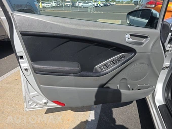 2017 Kia Forte LX Sedan – miniatura 9