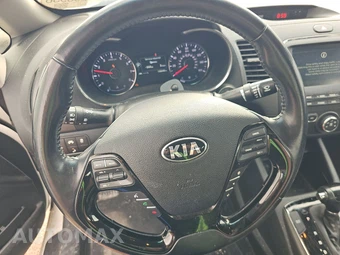 2017 Kia Forte S Sedan – miniatura 10