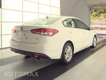 2017 Kia Forte S Sedan – miniatura 4