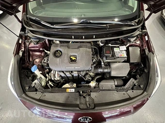 2017 Kia Forte S Sedan - miniatura 35