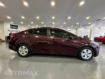2017 Kia Forte S Sedan - miniatura 8
