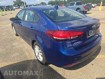 2017 Kia Forte S Sedan – miniatura 6