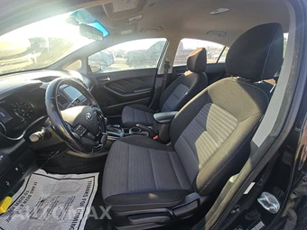 2017 Kia Forte S Sedan – miniatura 7