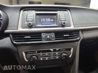 2017 Kia Optima LX 2.4L – miniatura 10